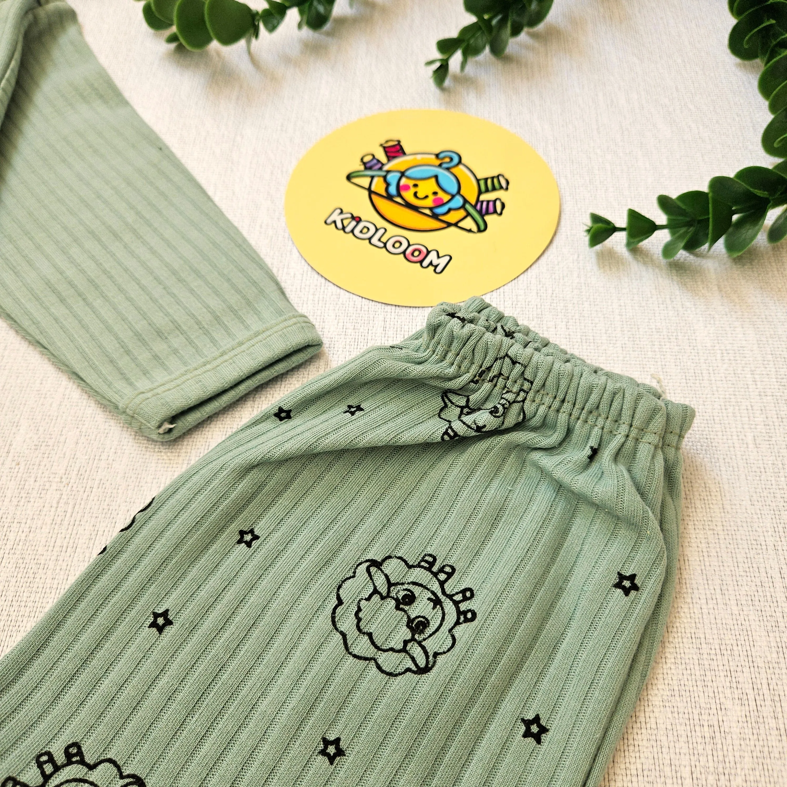 ست لباس راحتی نوزاد طرح گوسفند کبریتی پنبه ای نرم و کشی مناسب 0 تا 24 ماه