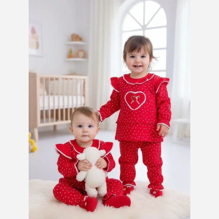 بلوز شلوار نوزادی دخترانه طرح خالدار قرمز یلدایی جنس پنبه لطیف مناسب 3 تا 36 ماه