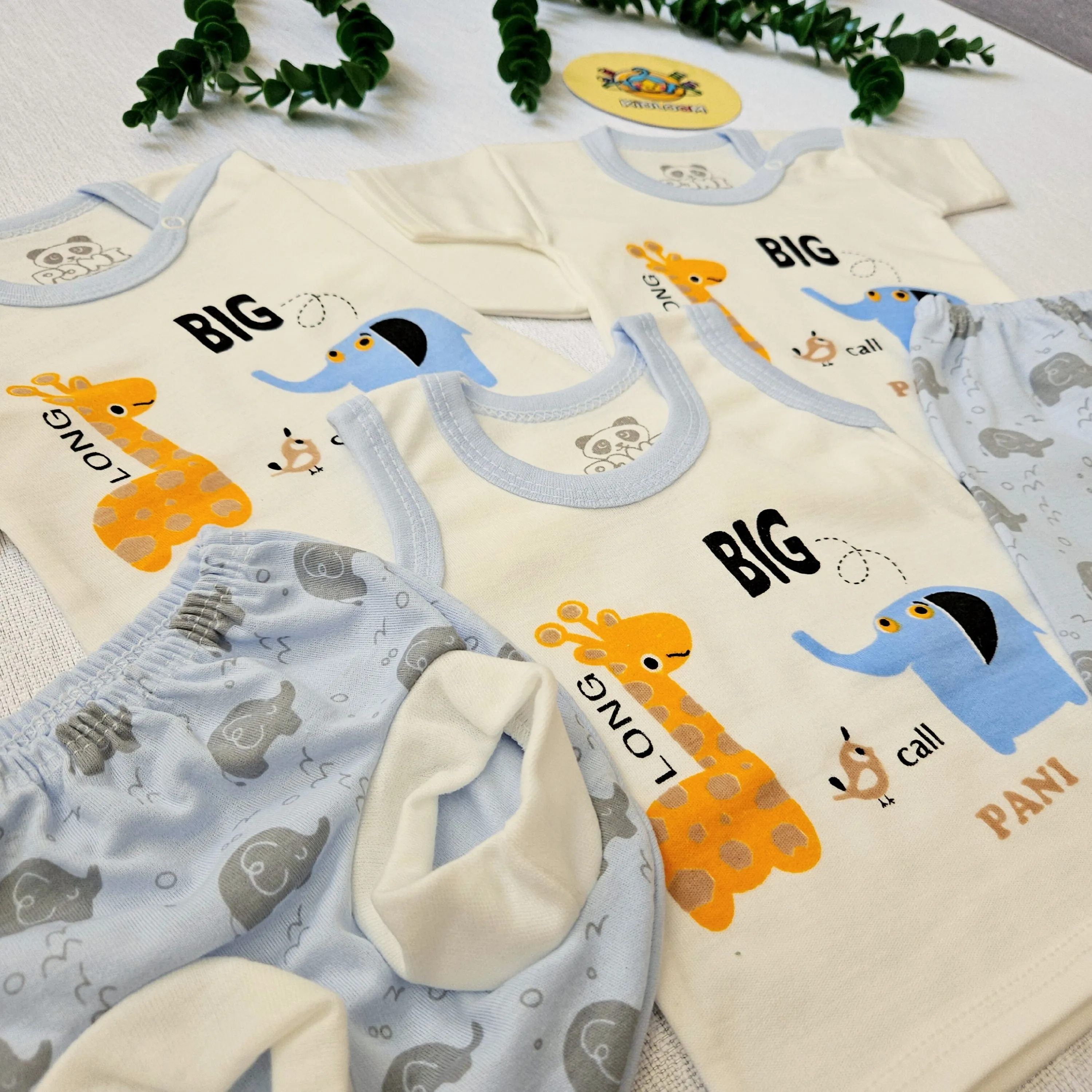 لباس نوزاد پسرانه و دخترانه طرح فیل و زرافه - ست 4 تکه پنبه ای - مناسب 0 تا 9 ماه