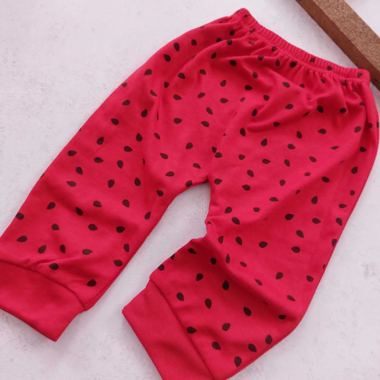 ست سه تیکه سوییشرت و تیشرت و شلوار طرح یلدا هندوانه ای نوزادی دخترانه پسرانه