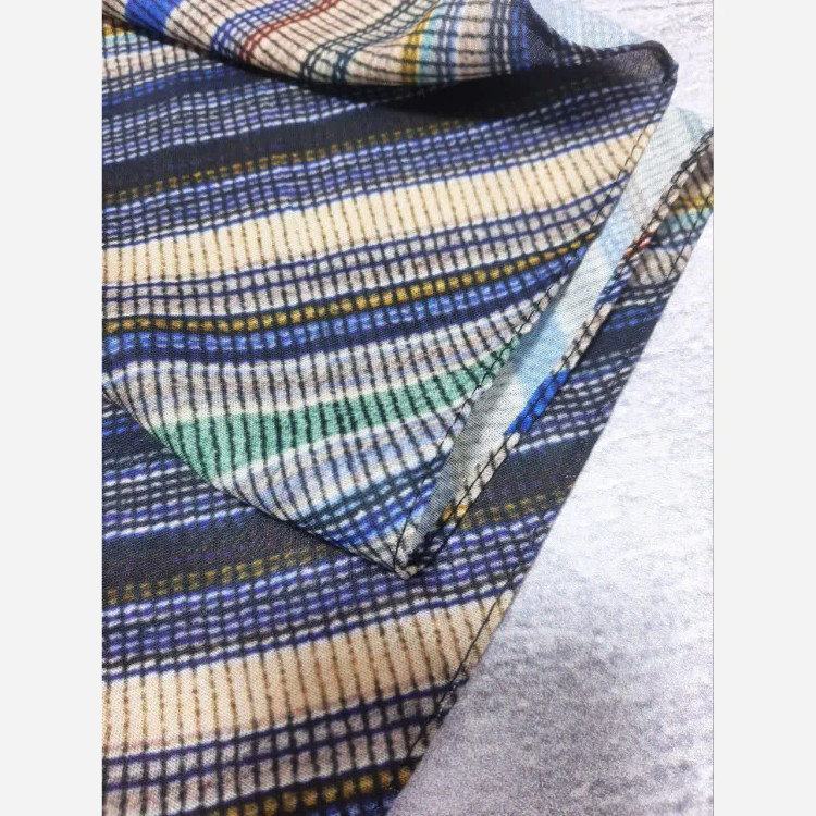 شال مجلسی زنانه طرح سنا، نخ کاستوم، قواره 140، دور دوخت، غیر لیز